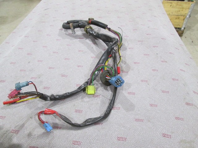 проводка правой двери. проводка правой двери. форд 2 штекер водительской двери. проводка правой двери. проводка еса скания.