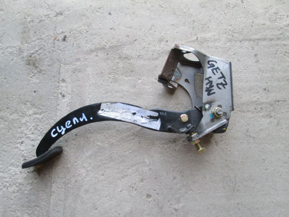 Педальный узел гетц сцепления. Провалилась педаль сцепления хендай. Педаль сцепления хендай акцент. Педаль сцепления хендай солярис 1. Педаль сцепления хендай солярис 2015.