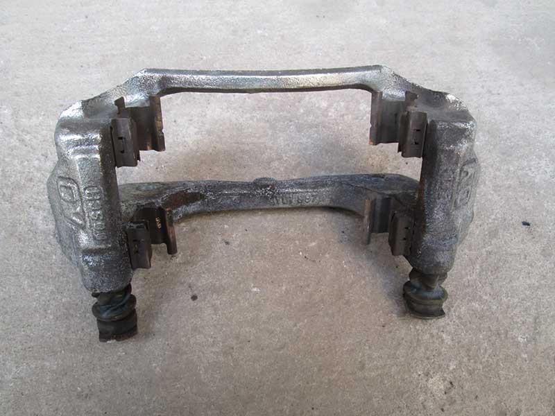 Toyota corolla 181 скоба суппорта. скоба заднего суппорта аурис е150. скоба переднего суппорта тойота королла е120. скоба суппорта тойота. скоба переднего суппорта тойота королла 110.