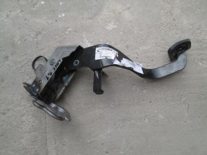 Педаль сцепления MR955197 Mitsubishi Colt