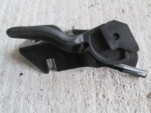 Ручка открывания капота 13186912 Opel Corsa D 2006>