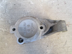 Кронштейн насоса ГУР 96834797 Chevrolet Aveo (T250) 2005-2011