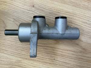 Цилиндр тормозной главный 93744987 Chevrolet Aveo 