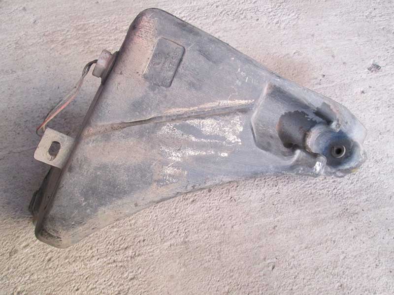 Замена моторчика стеклоомывателя нексия. Дэу нексия замена форсунок омывателя. Нексия 2009 омыватель зеркало. Бачок омывателя нексия n100. Дэу нексия омыватель лобового стекла.