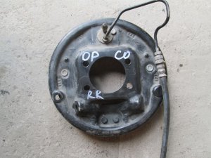 Щит опорный задний правый 0546466 Opel Corsa-D