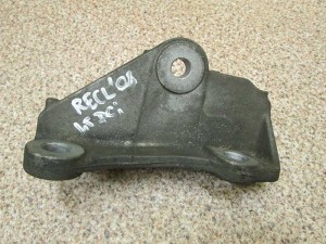 Кронштейн КПП 8200206107 Renault Clio 3, Kangoo