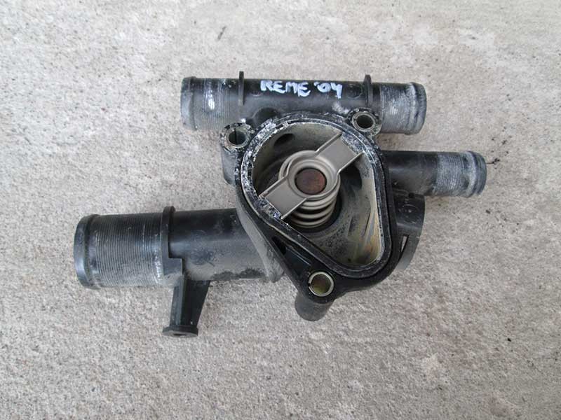 6 8 клапанов алюминиевый. термостат рено меган 2 1. 3 турбо. металлический корпус термостата рено. 4.