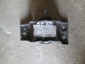 Опора двигателя передняя 8200549046 Renault Megane 2