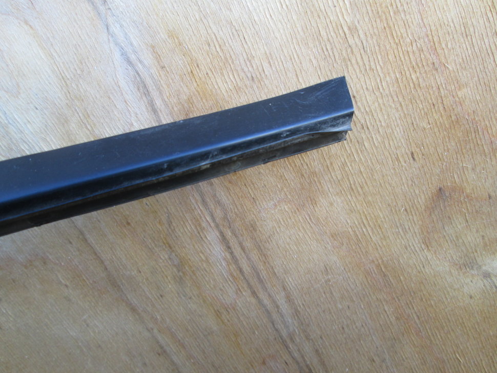 Купить молдинг лобового стекла правый 1u0854328b skoda octavia (a4 1u ...