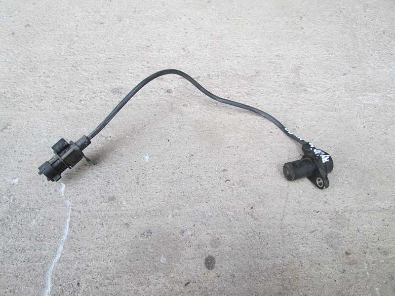 Датчик коленвала ix35. Датчик положения коленвала хендай ай 30. Датчик коленвала i40. Где датчик коленвала хендай i30. Датчик коленвала хендай ай 30.