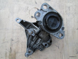 Опора двигателя правая 8200267625 Renault Clio 3, Megane, Scenic