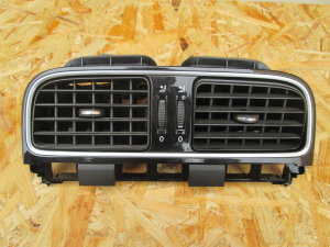 Дефлектор воздушный центральный 6RU819728BC VW Polo 2011> (седан)