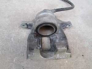 Суппорт передний правый 4773002341 Toyota Auris, Corolla