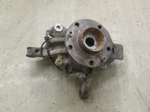 Кулак поворотный передний правый 400147163R Renault Megane 3 (с датчиком ABS)