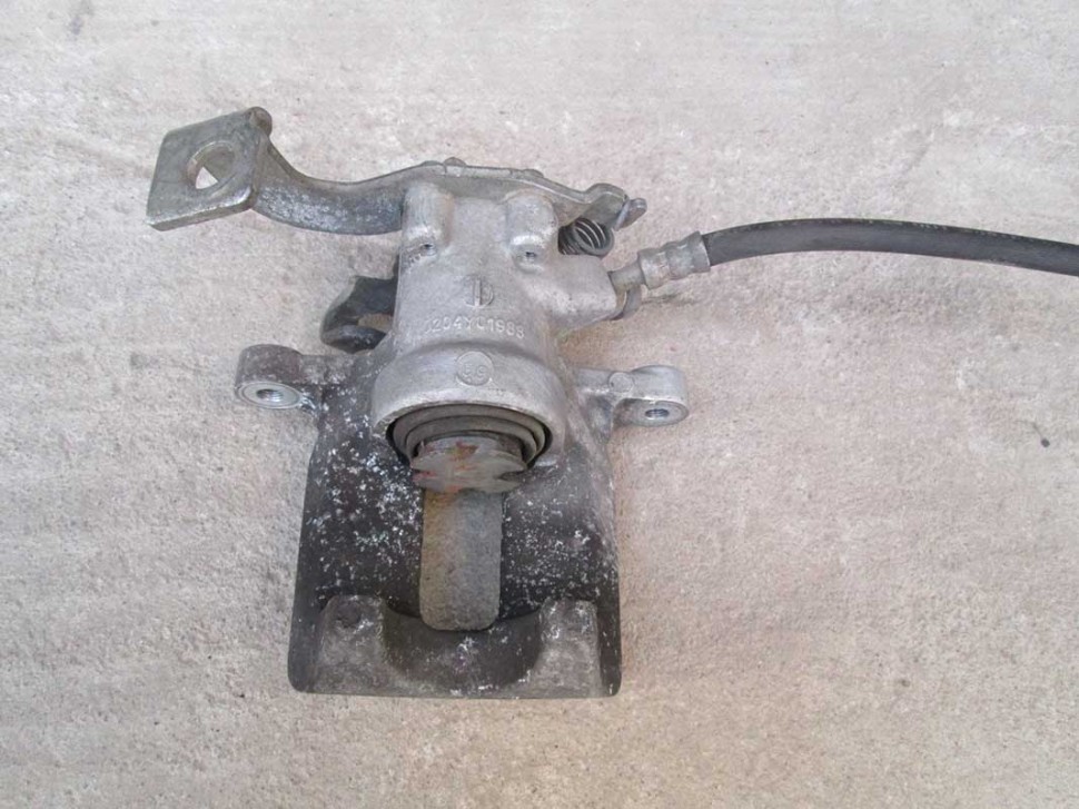 Суппорт аурис. Суппорт задний тойота королла е150. Суппорт тормозной на auris 2008 молдова. Суппорт тормозной тойота аурис 2008. Задний левый суппорт на тойота аурис 2008.