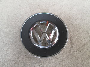 Эмблема в рулевое колесо VW Polo 2011> (седан)