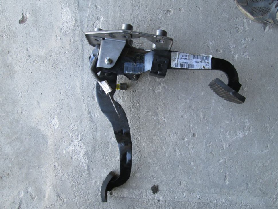 педаль сцепления пикассо. педаль сцепления ситроен с4 пикассо. педаль сцепления ситроен с4 пикассо. кронштейн педали сцепления ситроен берлинго м59. "датчик сцепления пежо 408".