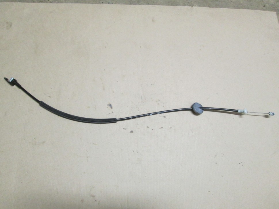 813712f000 трос киа. Тросик открывания двери ховер н5. Тросик замка двери мерседес. Тросик двери задней ховер h5. 6105701k00.