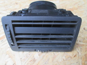 Дефлектор воздушный боковой правый (в торпедо) 1U1819702 Skoda Octavia (A4 1U-) 