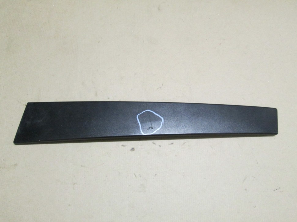 накладка двери правая. накладка двери правая. защитная накладка задней двери audi q5 8r. накладка двери sitrak c7h 2023. накладка передней правой двери mazda cx-5.