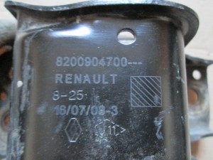 Опора двигателя правая 8200904700 Renault Megane 2
