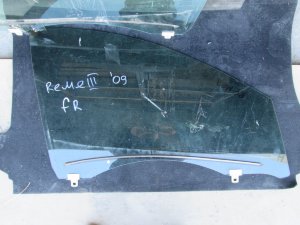 Стекло двери передней правой Renault Megane 3
