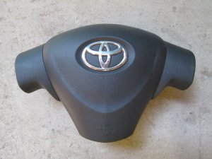 Подушка безопасности в рулевое колесо 4513002280b0 Toyota Auris (E15)