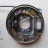 Щит опорный задний правый в сборе с тормозами 0546466 Opel Corsa-D 