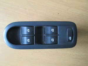 Блок управления стеклоподъемниками 156018070 Renault Megane 2