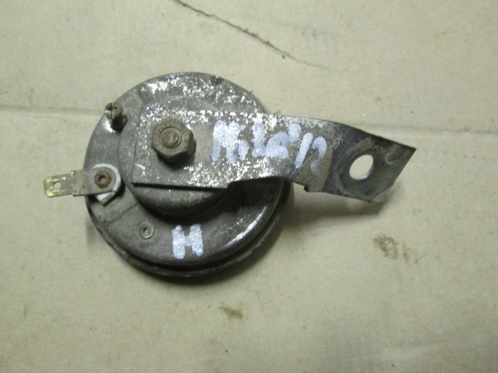 Mitsubishi сигнал. 8211a015. 54990a15 клаксон. Mitsubishi 8211a208сигнал звуковой. Mitsubishi 8211a212.