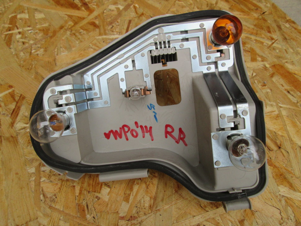 Лампа стоп сигнала поло. Фольксваген поло седан плата задних фонарей 2010. Плата заднего фонаря Фольксваген поло седан 2015. Плата на задний фонарь Рестайлинг Фольксваген поло. Polo седан 2015 плата фонаря заднего.