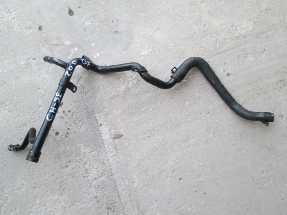 8w0265348f шланг системы охлаждения. трубка системы охлаждения solaris kia rio. трубка системы охлаждения. трубка системы охлаждения крайслер 300с 2. Roadrunner rr-06c121085hтрубопровод системы охлаждения.