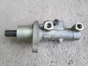 Цилиндр тормозной главный BPYS4340Z Ford C-MAX, Focus 2, Kuga, Mazda 3