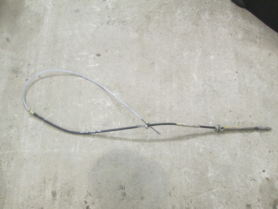 Тормозной трос стояночного тормоза меган 3 универсал. 1k0609721at. Меган 3 троса ручника. Фиксатор троса ручника меган 3. Центральный трос ручника рено логан 1 артикул.