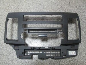 Рамка магнитолы 8002A492XA Mitsubishi Lancer (CX,CY) 2007>