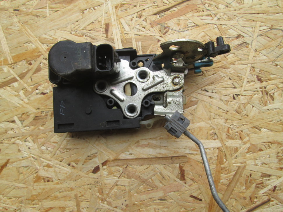 актуатор центрального замка авео т250. замок левой передней двери фольксваген б5. замок центральный левой передней двери. замок двери авео t200. замок центральный левой передней двери.