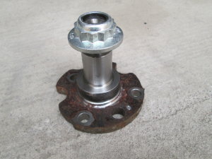 Цапфа задняя 6RU501117 VW Polo 2011> (седан), Skoda Fabia 2009-2014, Rapid 2012-2015