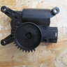 Моторчик заслонки печки V3267002 BEHR VW Поло седан - черная шестеренка