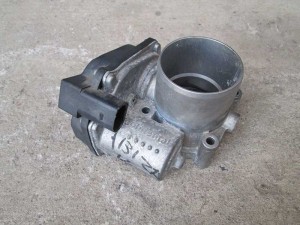 Заслонка дроссельная электрическая 03C133062C Seat, Skoda, Audi