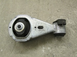 Опора двигателя правая 113560012R Renault Megan 3, Scenic 2009>, Fluence 2010>