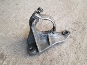 Кронштейн промежуточного вала  8200684534 Renault