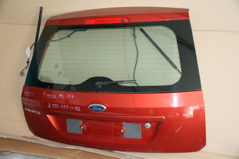 Дверь багажника. Крышка багажника Ford Fiesta 2006. Ford Fiesta 5 дверь багажника. Дверь багажника Форд Фиеста мк5. Дверь багажника Форд Фьюжн 2008.