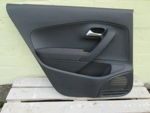 Обшивка двери задней левой 6RU867211 VW Polo 2011> (седан)