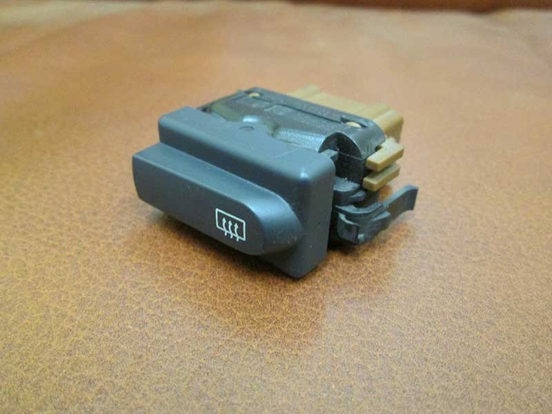 Купить кнопка обогрева заднего стекла 8200060037 renault clio 2 в ...