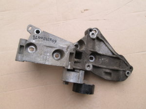 Кронштейн генератора 8200242569 Renault Megane 2