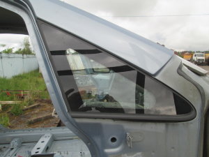 Стекло кузовное переднее правое глухое (форточка) 13188025 Opel Corsa D 2007>